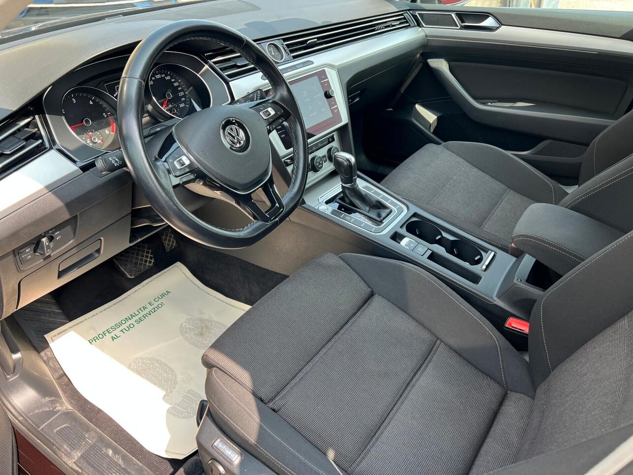 Volkswagen Passat Variant 1.6 TDI SCR DSG Business BMT colore Bordeaux