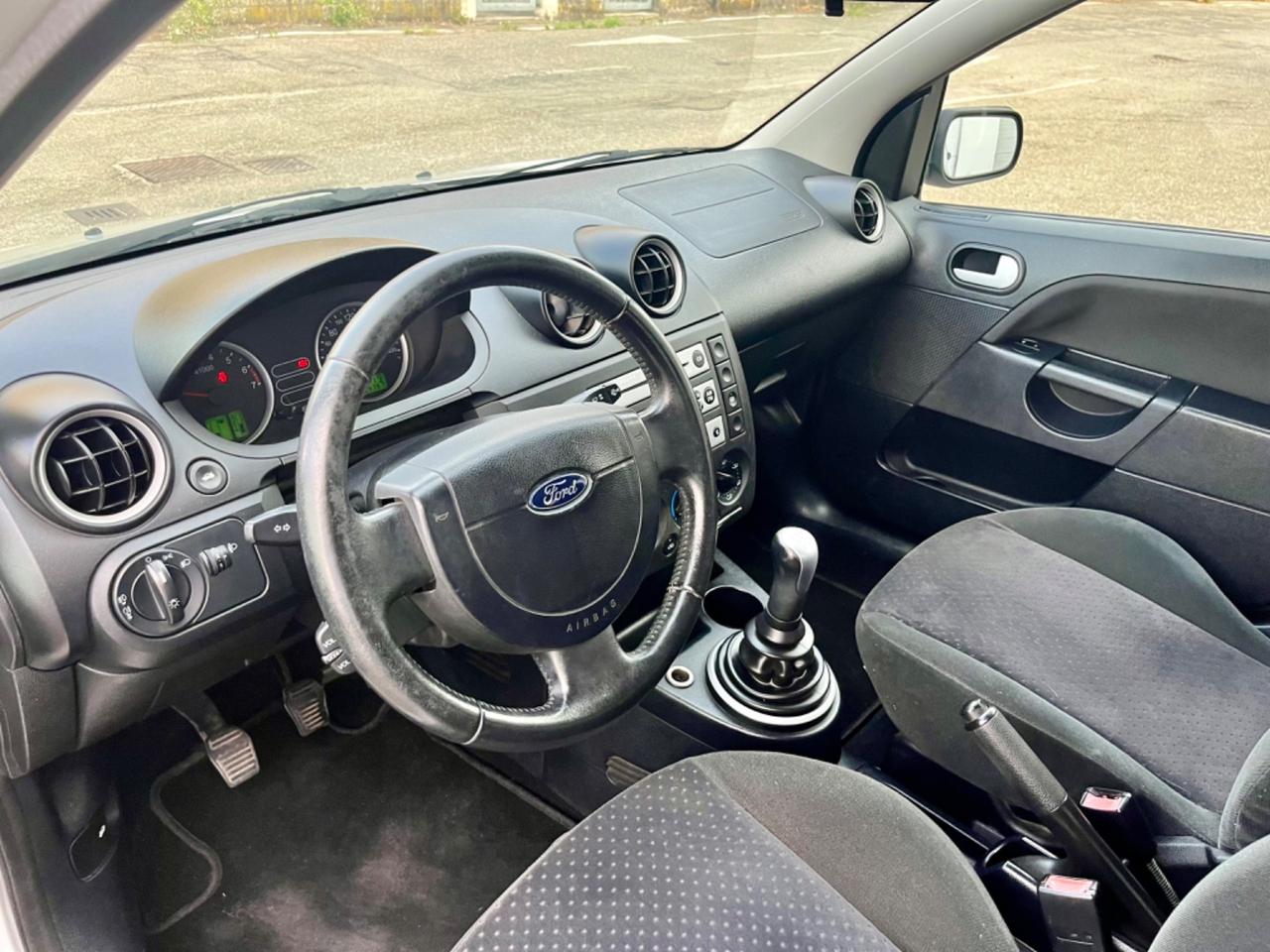 Ford Fiesta 1.2benz 2004 104.000km per neopatentati