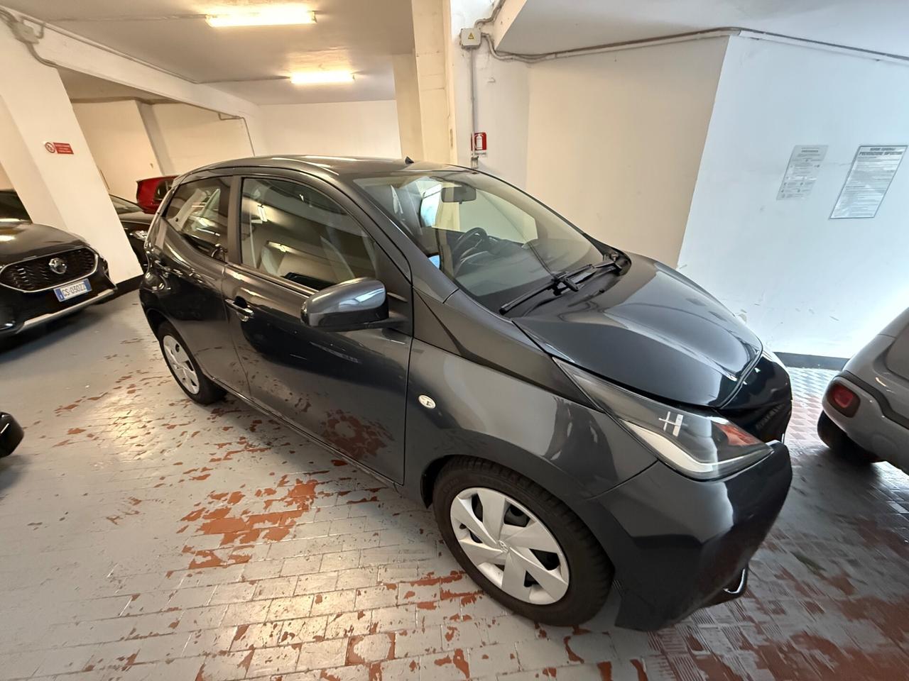 Toyota Aygo 1.0 VVT-i 69 CV 5 porte x-play