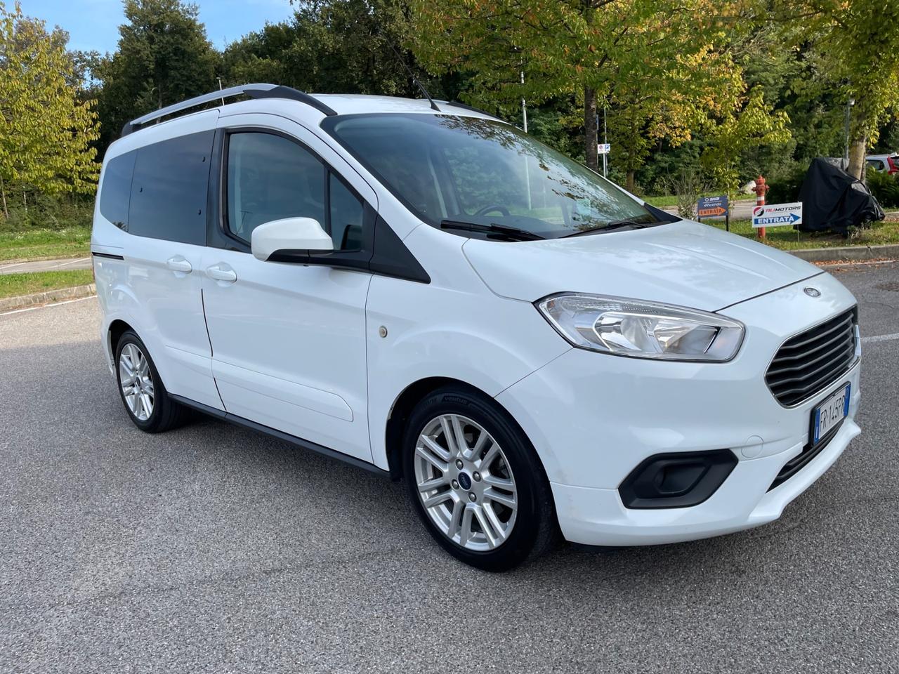 Ford Tourneo Courier 1.5 TDCI 100 CV Sport