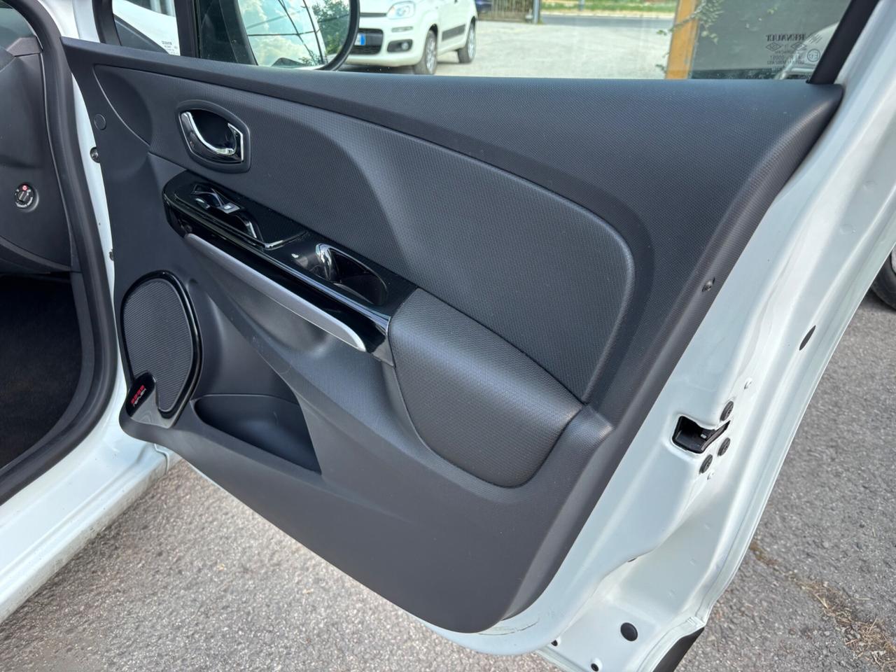 Renault Clio 1.2 75CV 5 porte Costume National