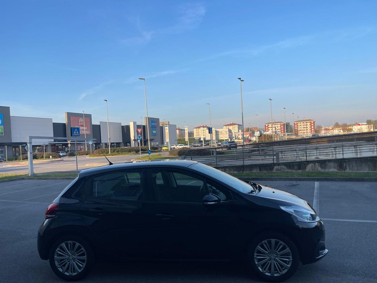Peugeot 208 PureTech 82 5 porte Allure