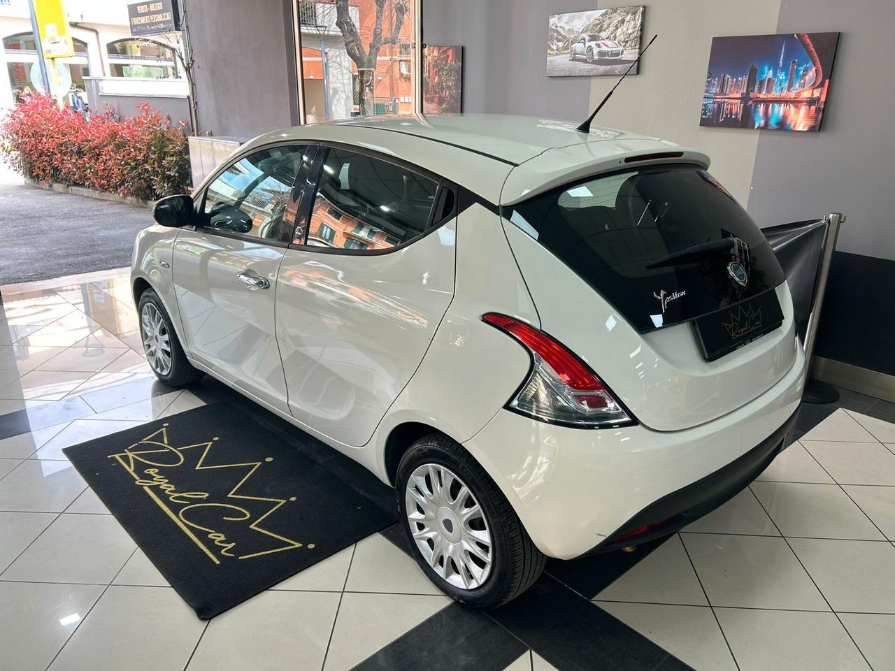 Lancia Ypsilon 1.2 69 CV 5 porte GPL Ecochic Silver