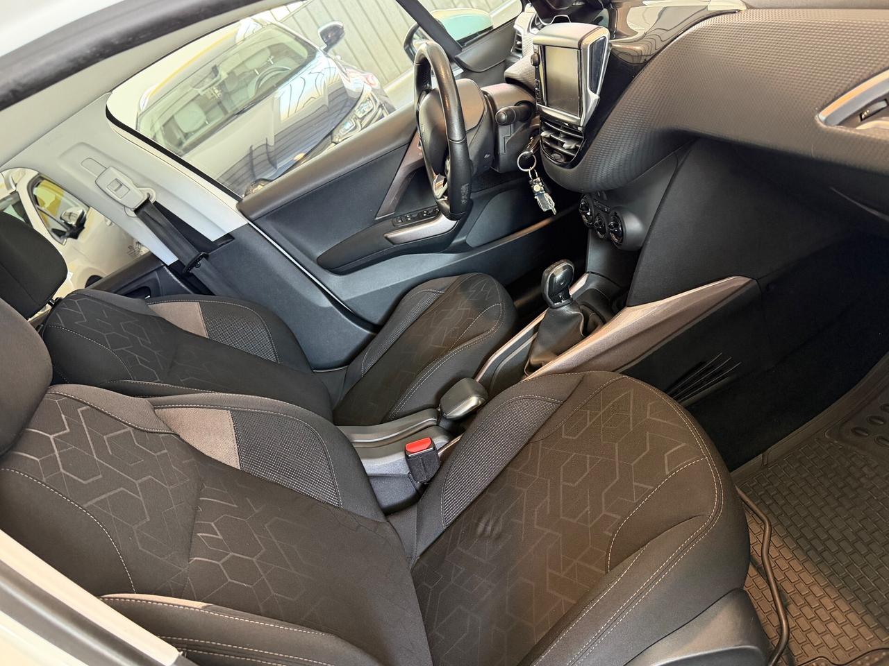 Peugeot 2008 1.6 BlueHDi 100CV Neopatentati