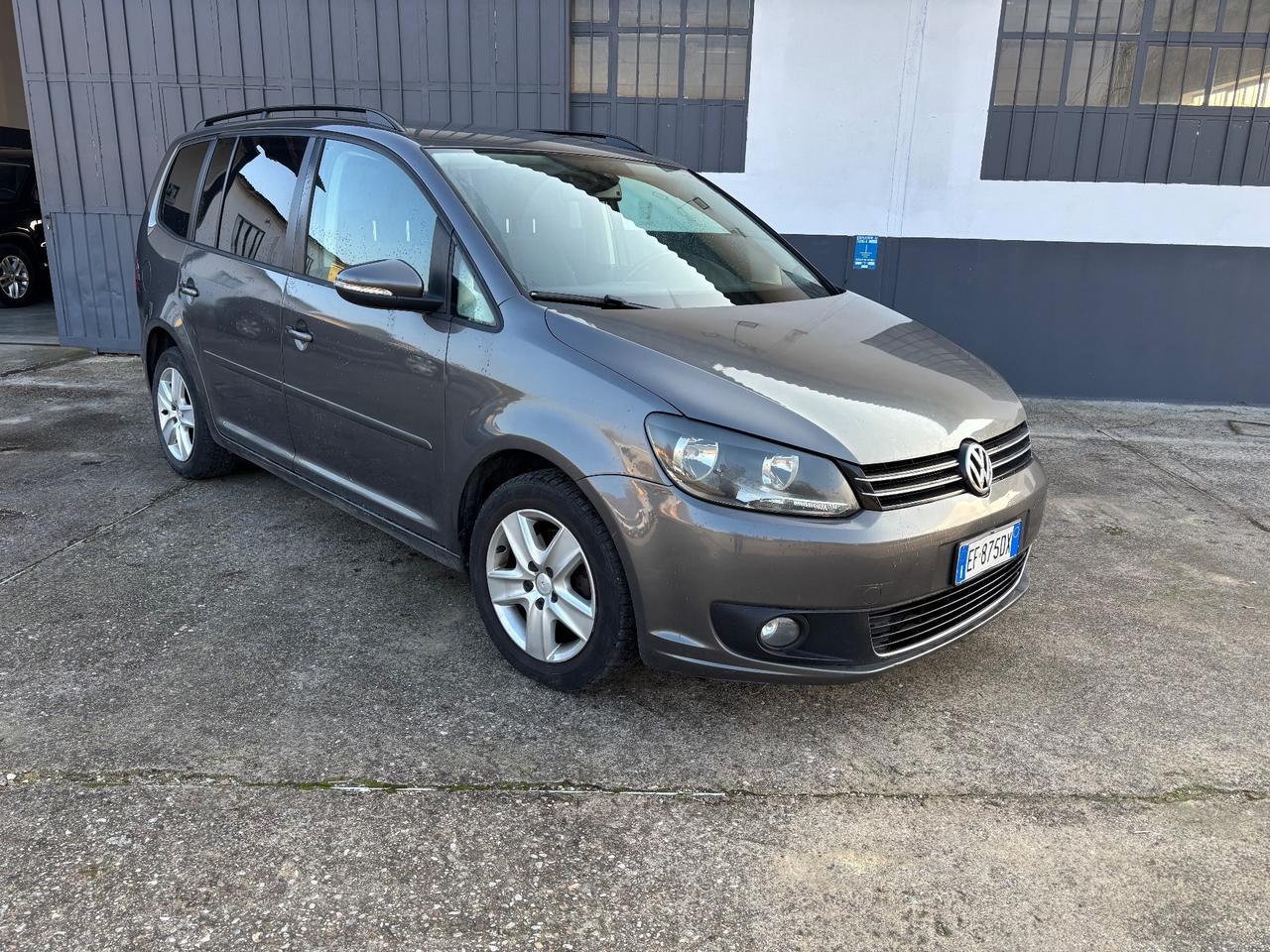 Volkswagen Touran 1.6 TDI.7 posti.Problemi motore