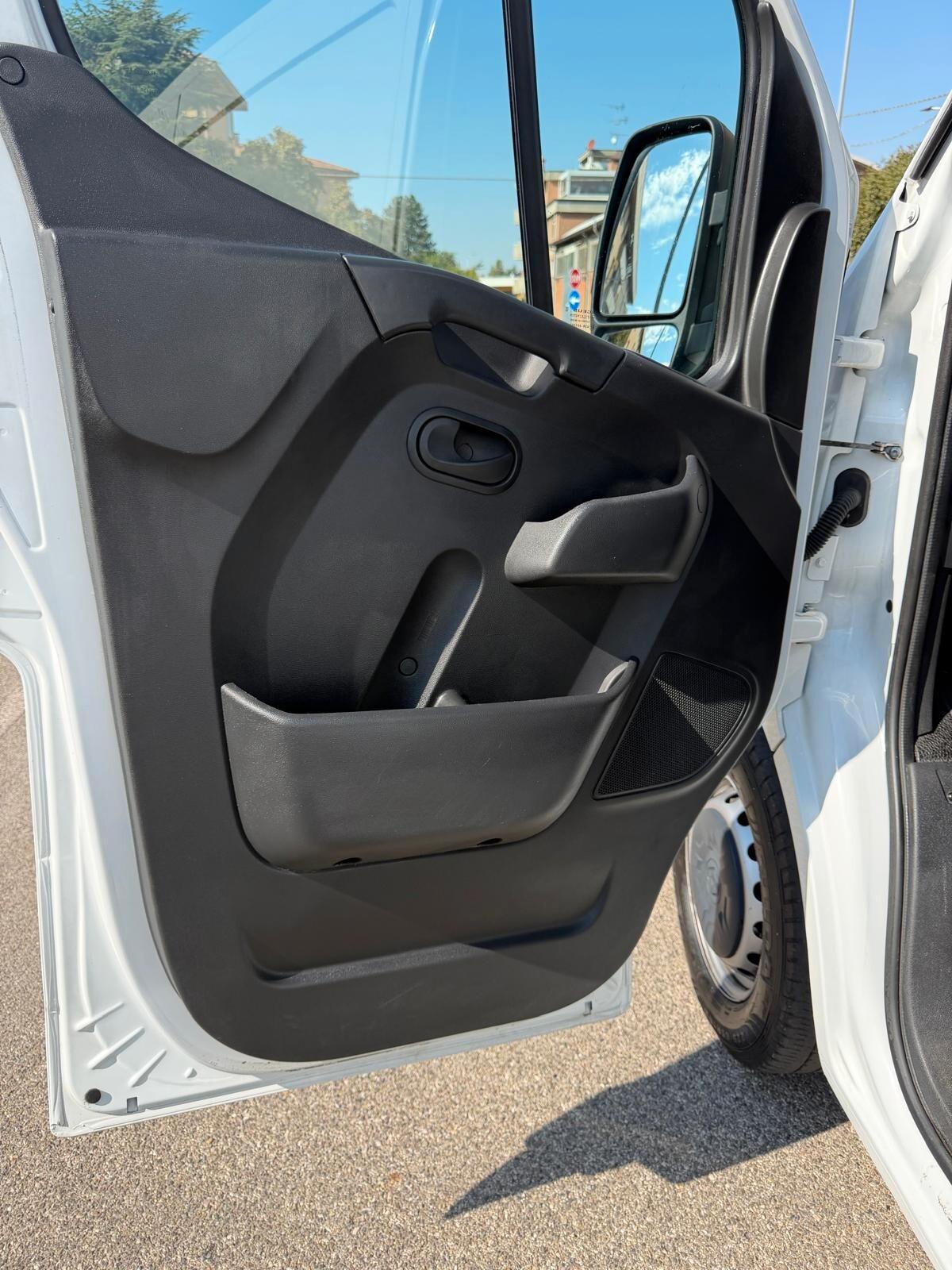 Renault Master T35 2.3 dCi/135 - 12 MESI DI GARANZIA -