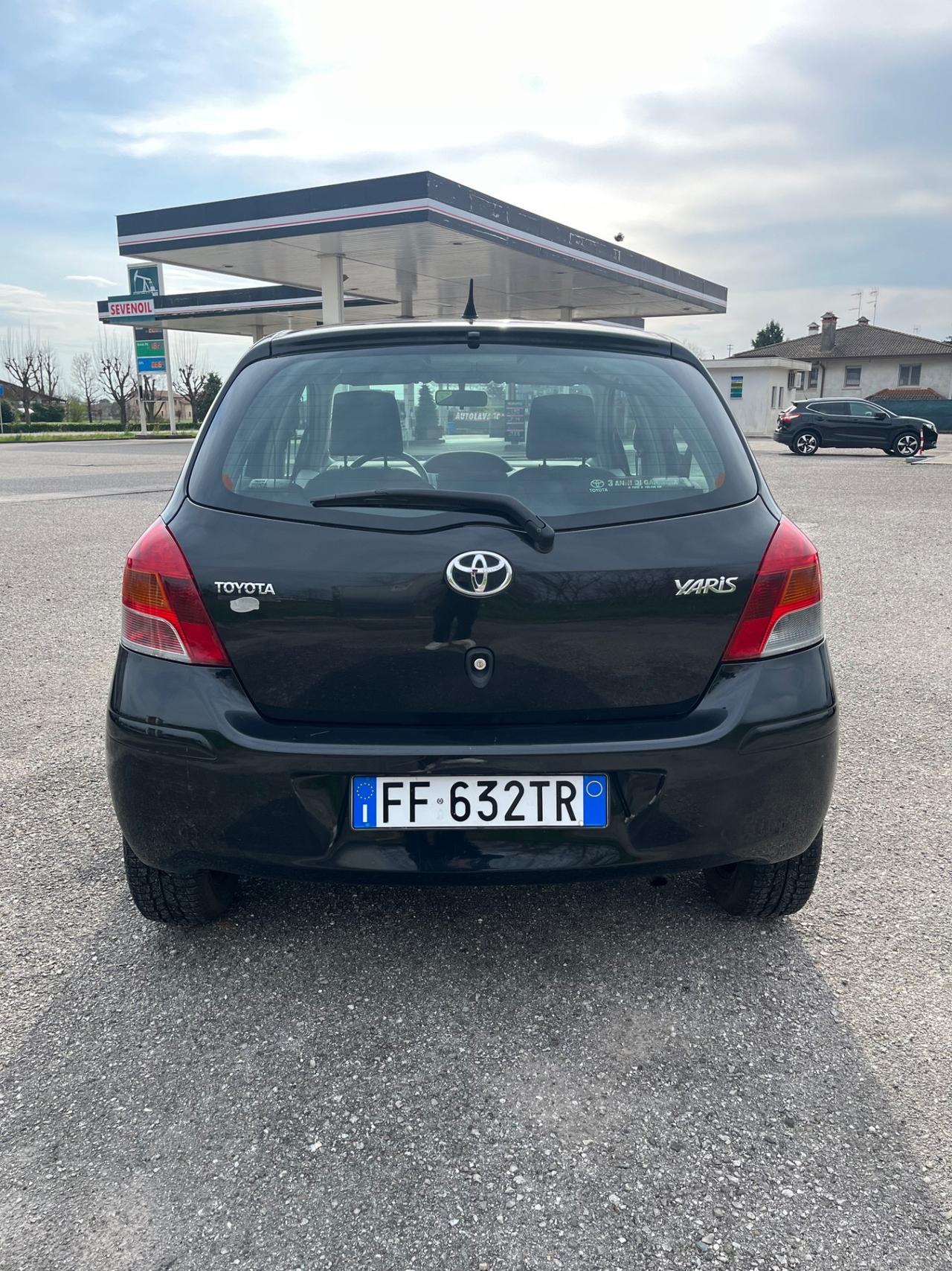 Toyota Yaris 1.0 5 porte