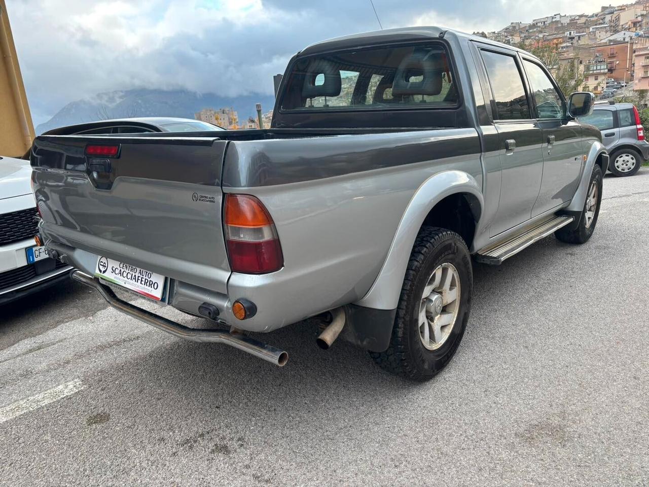 Mitsubishi L200 2.5 TDI 4WD Club Cab Pick-up GLX