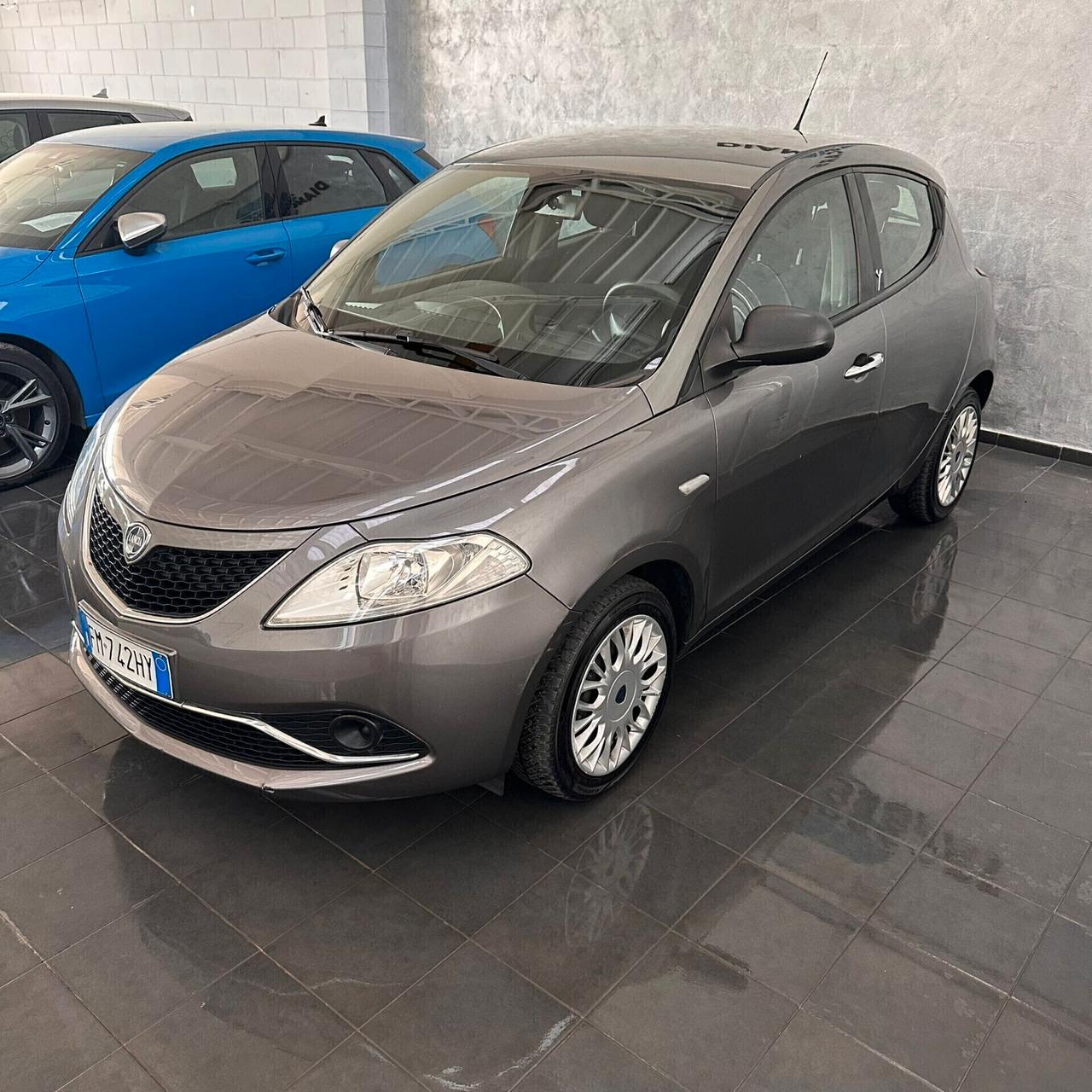 Lancia Ypsilon 1.2 69 CV 5 porte Silver