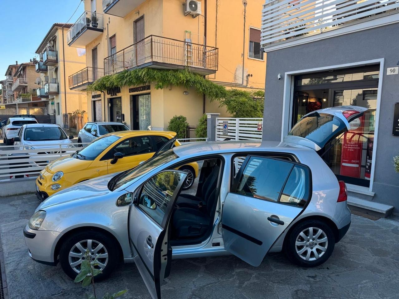 VW GOLF 1.6 16V FSI 5p. NEOPATENTATI