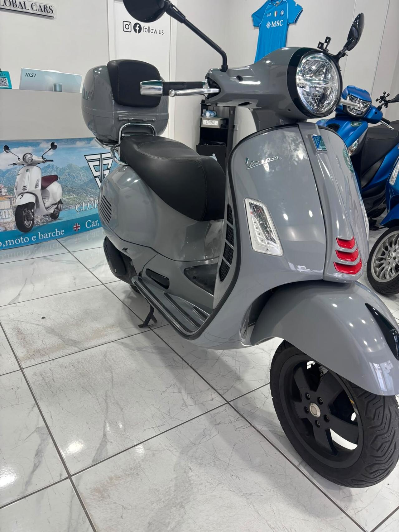 Piaggio Vespa 300 GTS sport