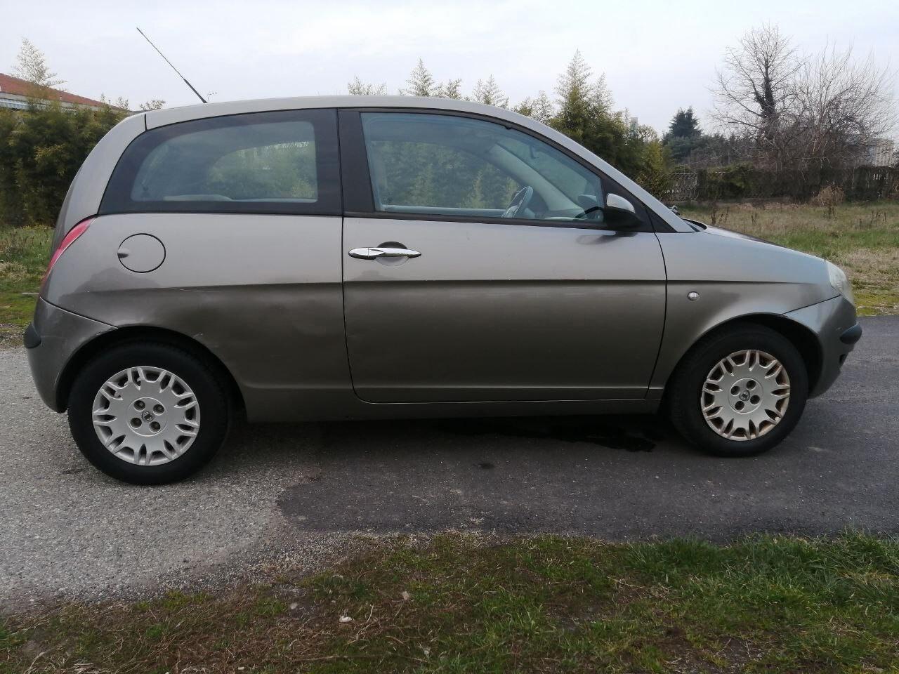Lancia Ypsilon 1.2 16V Idonea Neopatentati