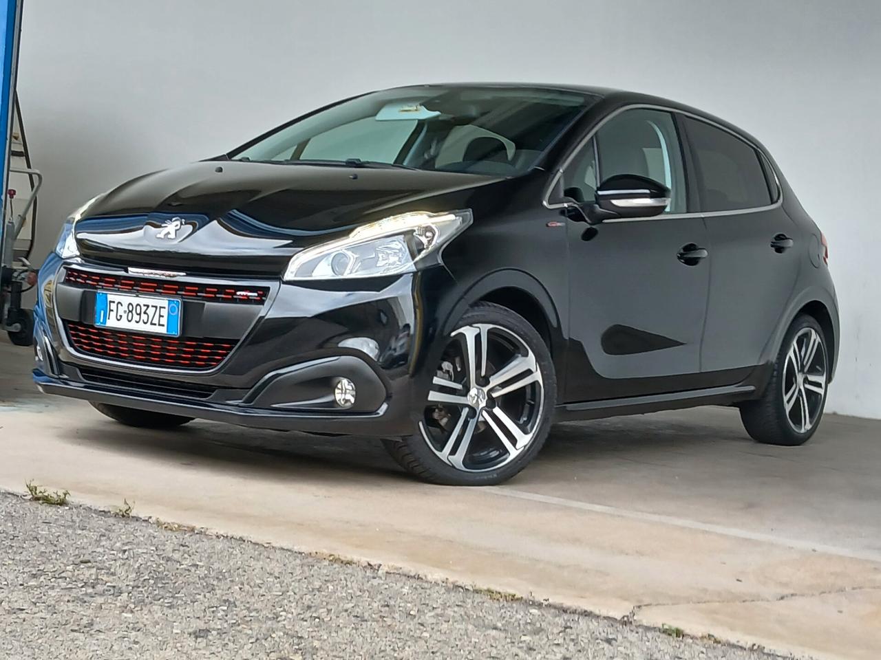 Peugeot 208 GT LINE