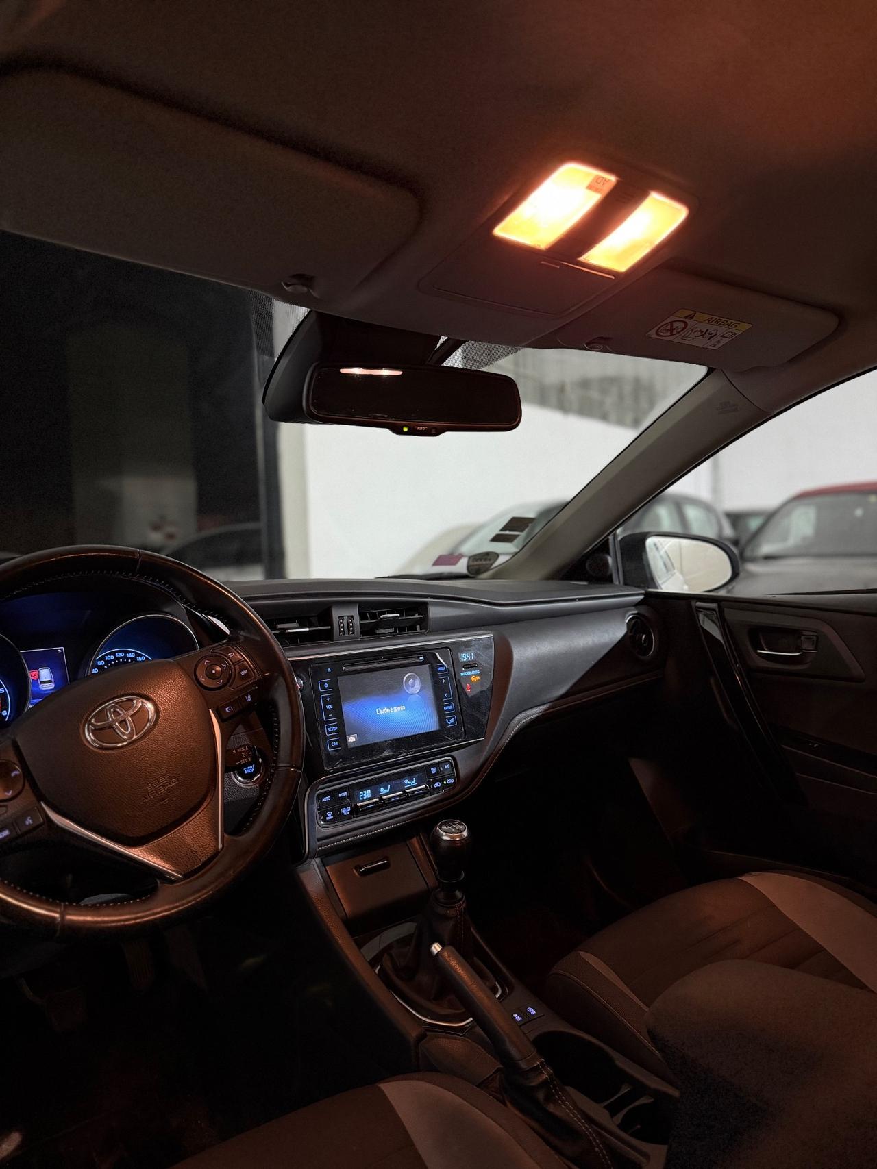 Toyota Auris 1.6 D-4D Lounge