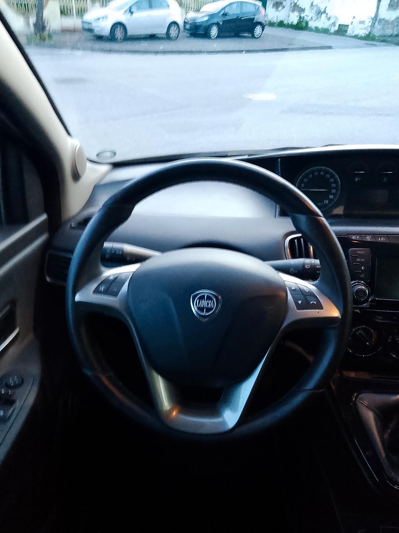 Lancia Ypsilon 1.2 69 CV 5 porte Gold