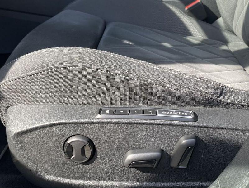 Volkswagen Golf 8 Style 2.0 TDI 150 CV DSG