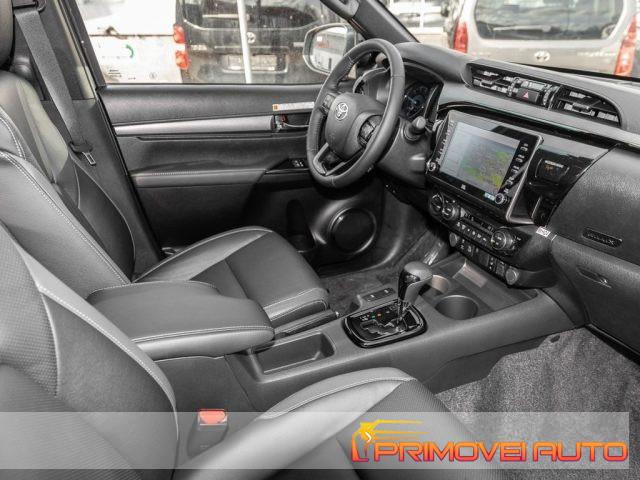 TOYOTA Hilux 2.8 D-4D A/T 4WD 4 porte Double Cab Invincible