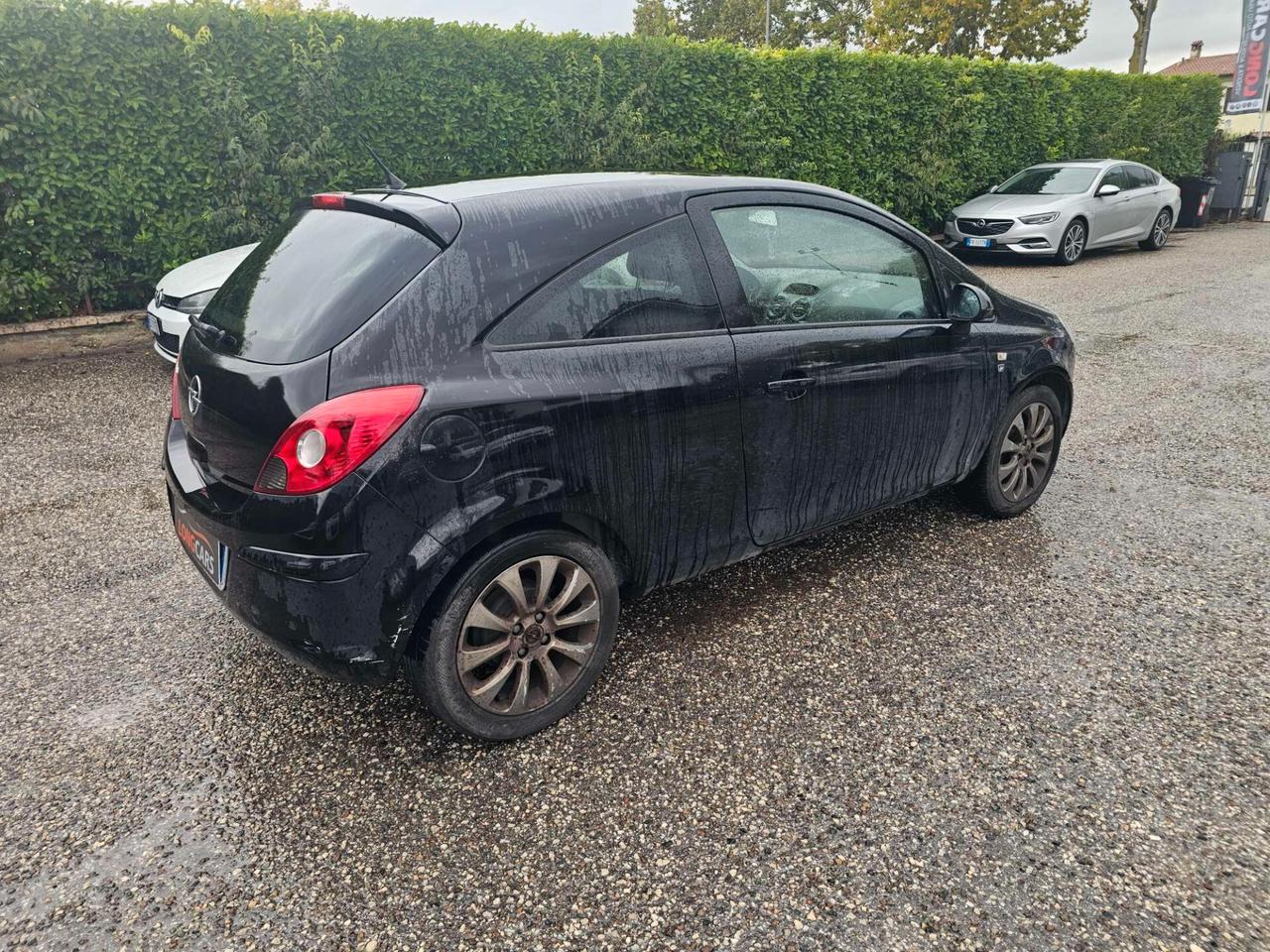 Opel Corsa 1.2 3 porte b-color