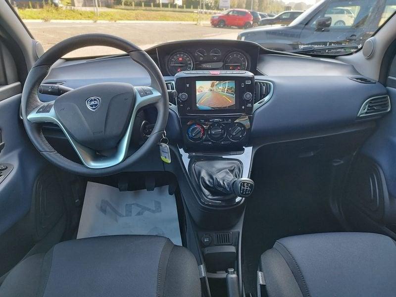 Lancia Ypsilon 1.0 FireFly 5 porte S&S Hybrid Platino