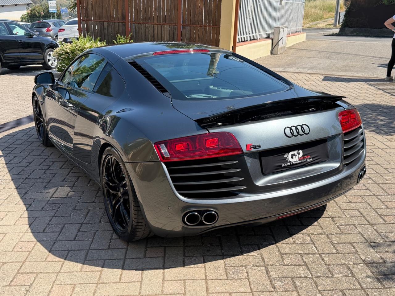 Audi R8 4.2 V8 FSI quattro R tronic