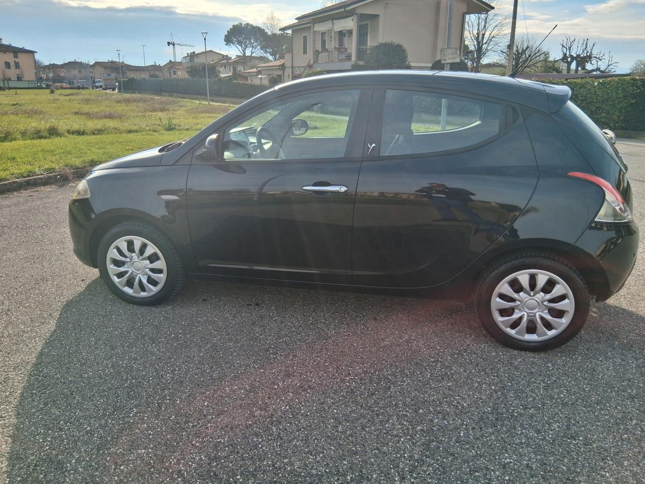 Lancia Ypsilon 1.2 69 CV 5 porte S&S Gold