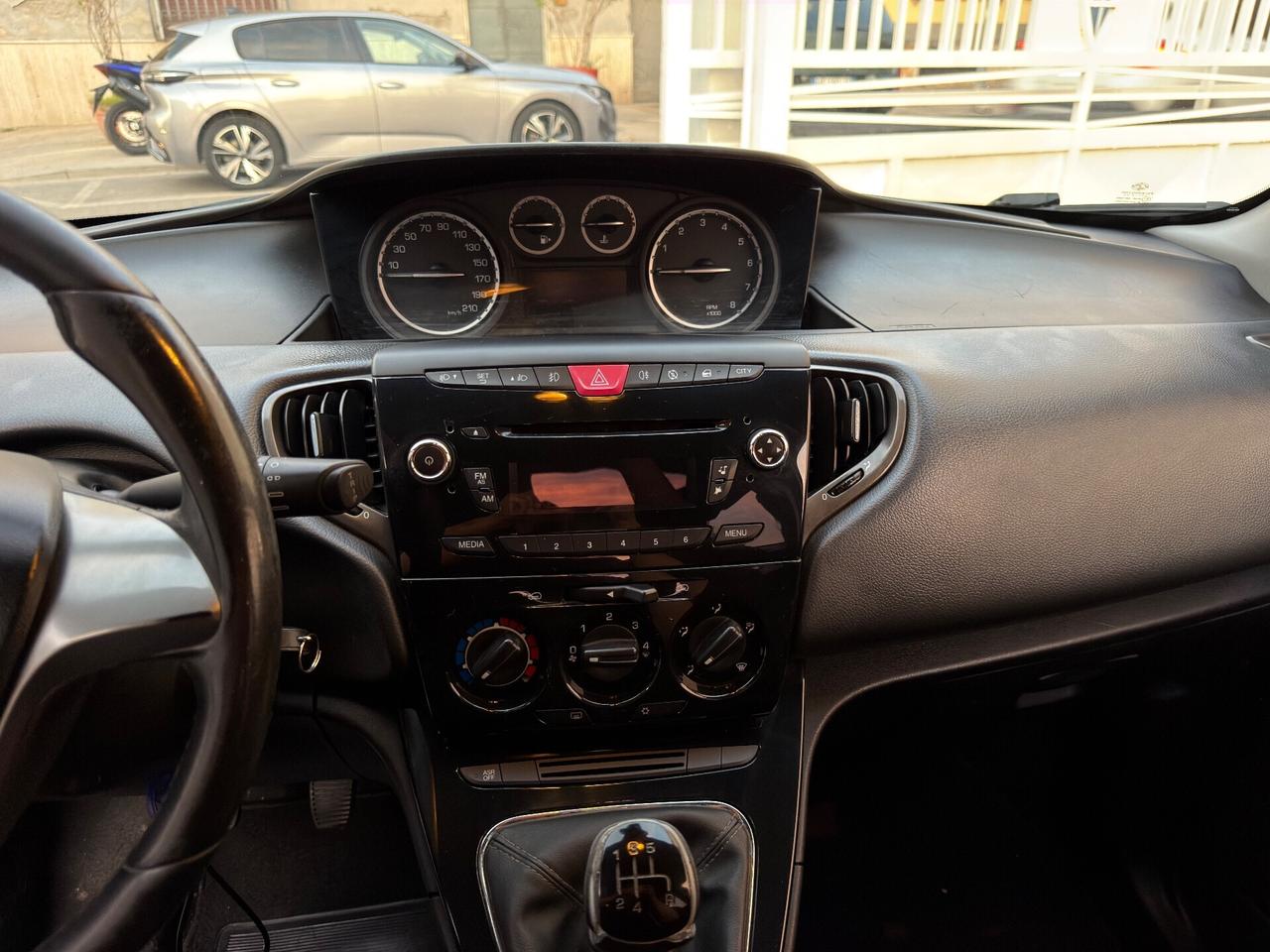 Lancia Ypsilon 1.2 69 CV 5 porte S&S Platinum GPL