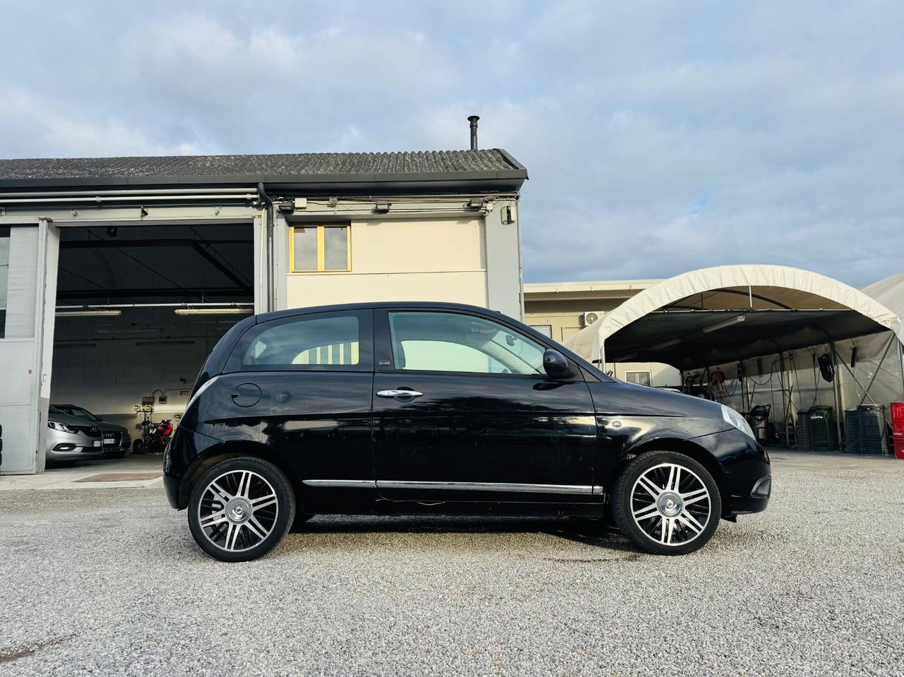 Lancia Ypsilon 1.2 69 CV Unyca