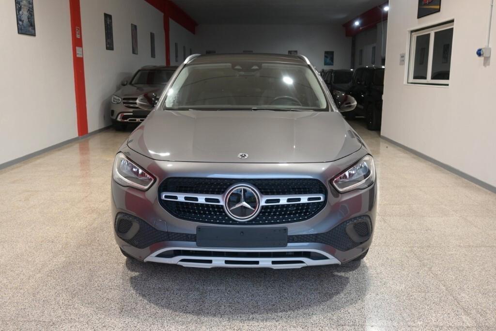 MERCEDES-BENZ GLA 180D 115CV AUTOMATIC BUSINESS SOLUTION ( DISTRONIC - TETTO PANORAMICO APR. - NAVI PREMIUM - PARK ASSIST - TELECAMERA POST. )