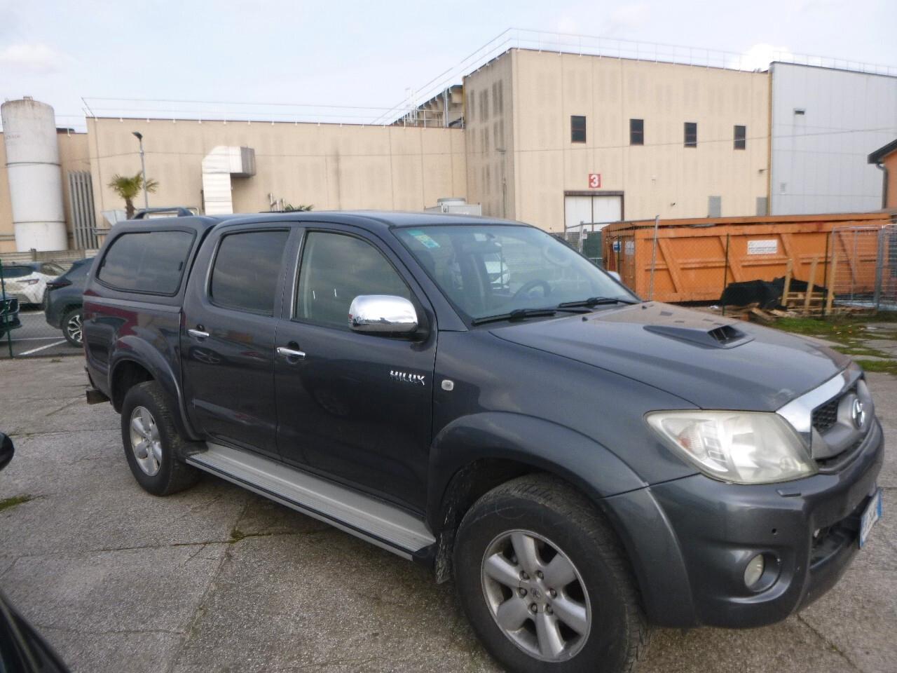 Toyota Hilux 3.0 D-4D aut.4WD 4p. Doub. Cab SR