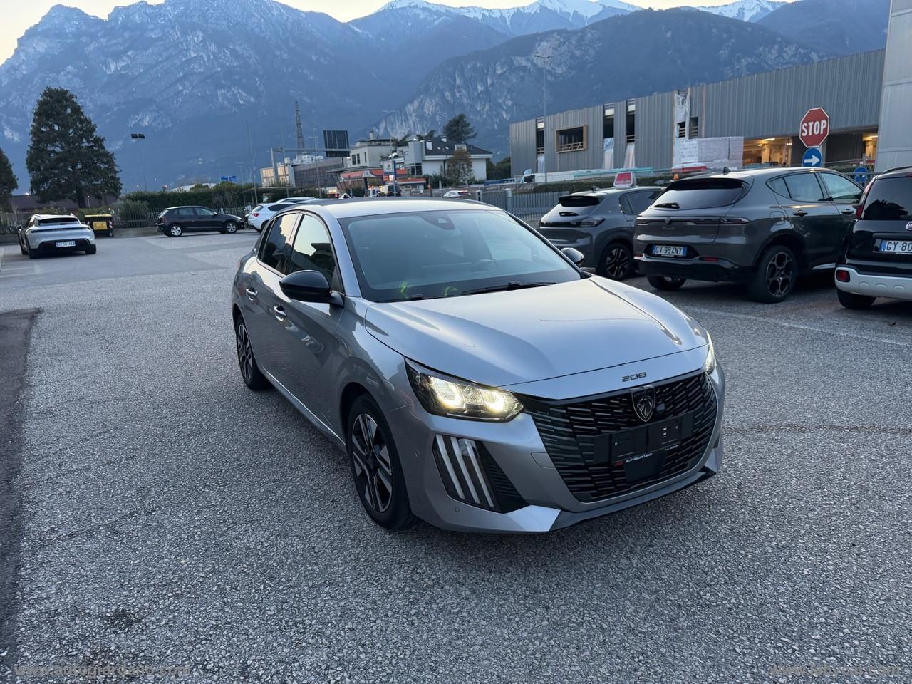 PEUGEOT 208 PureTech 100 S&S 5p. Allure PACK NAVIGATION + VISON PACK + VIIOPARK 2 + PARK DRIVE