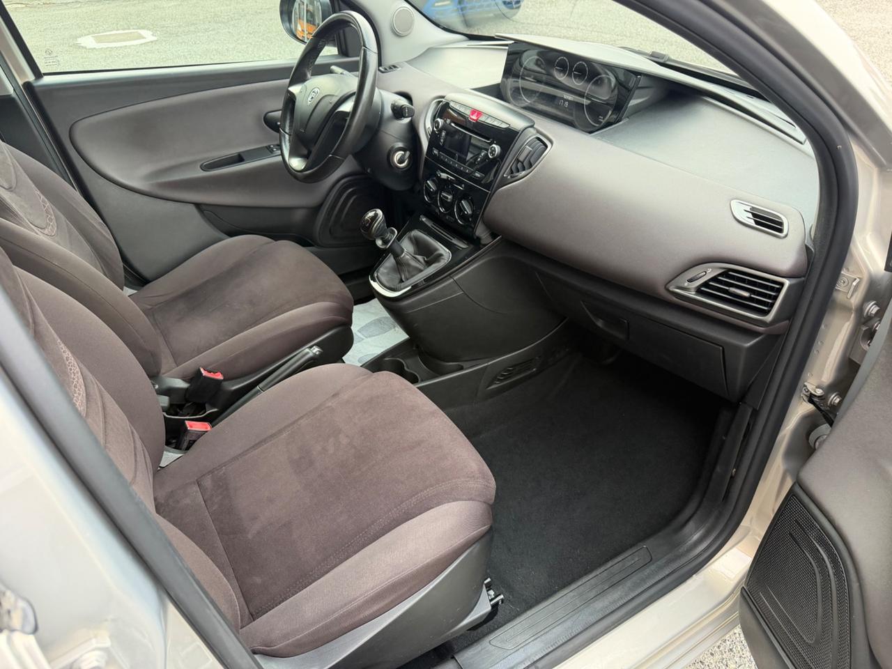 Lancia Ypsilon 1.2 69 CV 5 porte S&S Gold