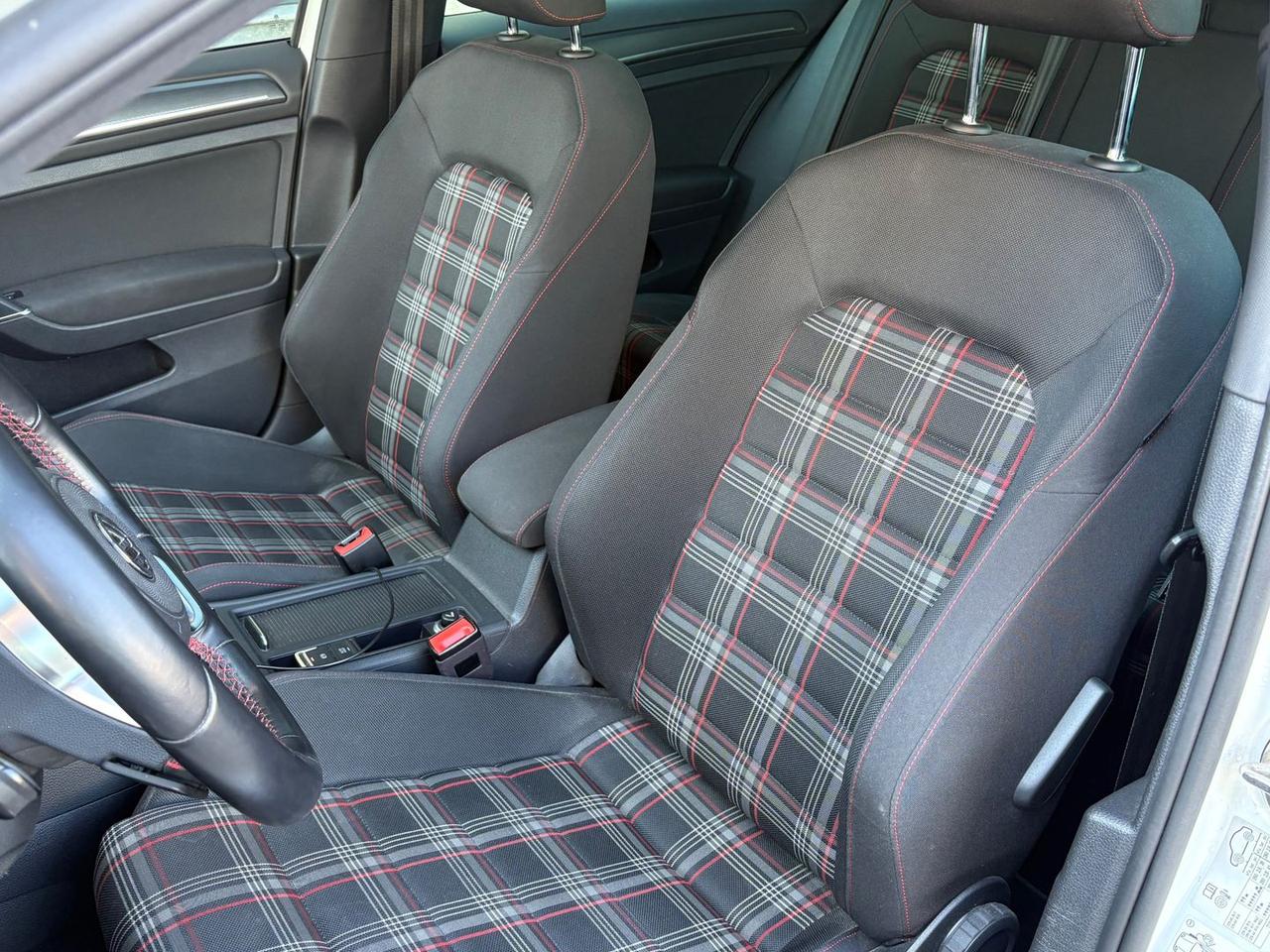 Volkswagen Golf GTI VW Golf 2.0 TSI GTI Per #10296