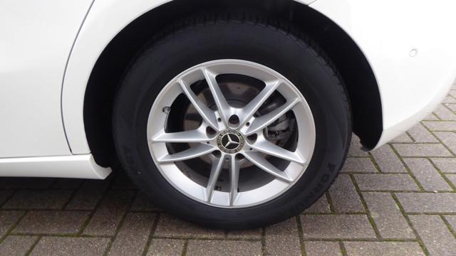 MERCEDES-BENZ A 180 d Automatic Business