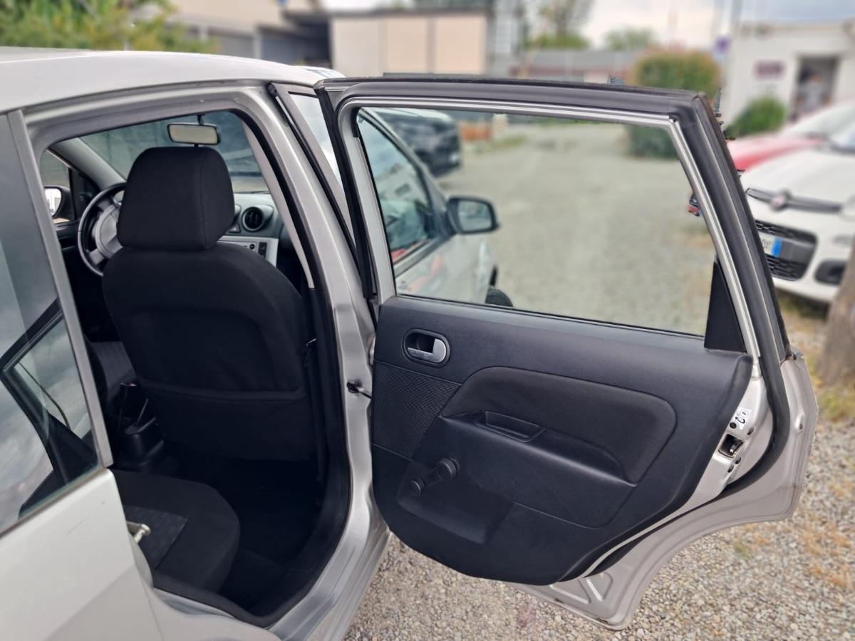 FORD - Fiesta - 1.2i 16V 5 porte Ambiente