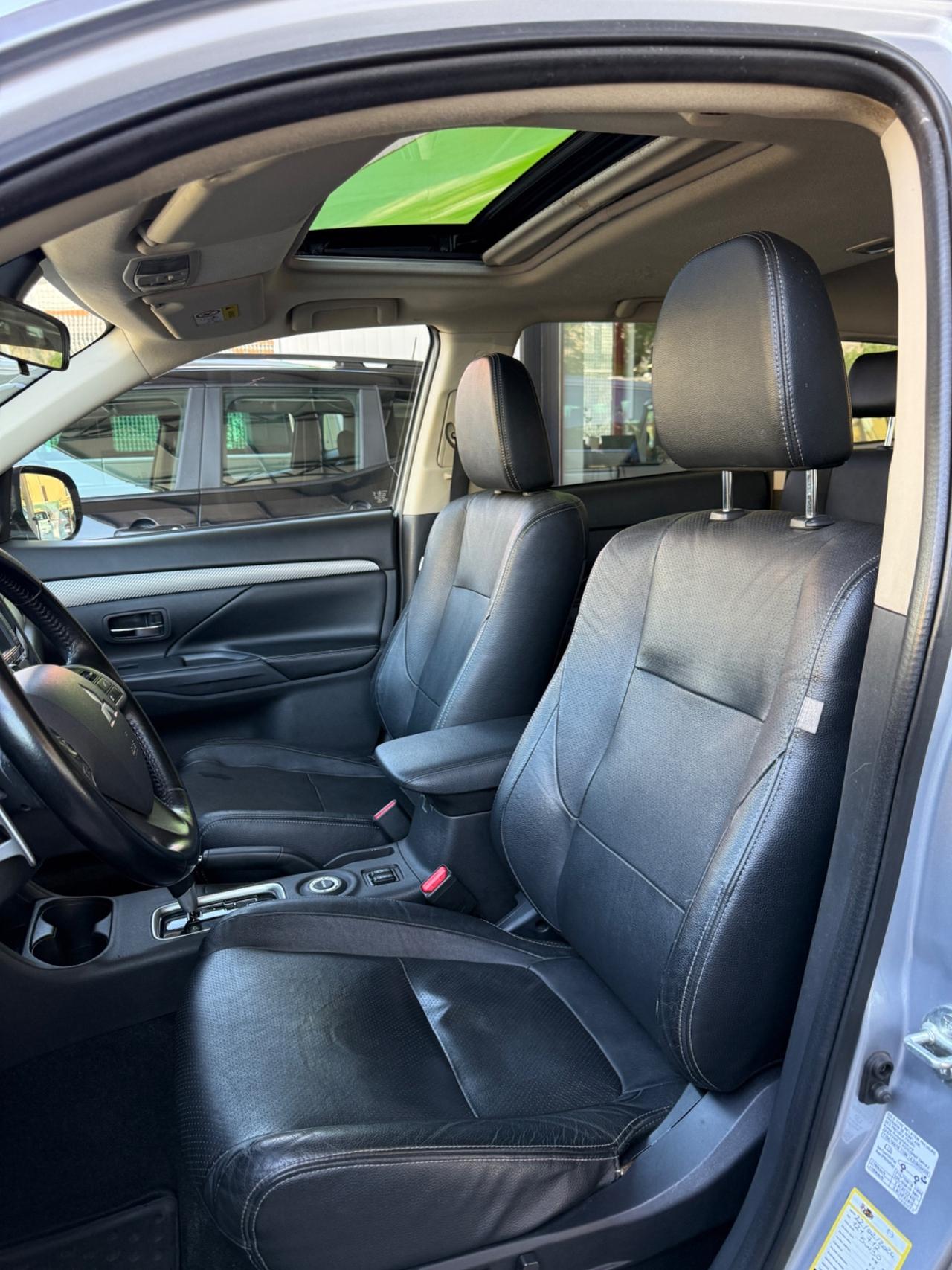 MITSUBISHI OUTLANDER 2.2 DI-D 4WD INSTYLE 7posti