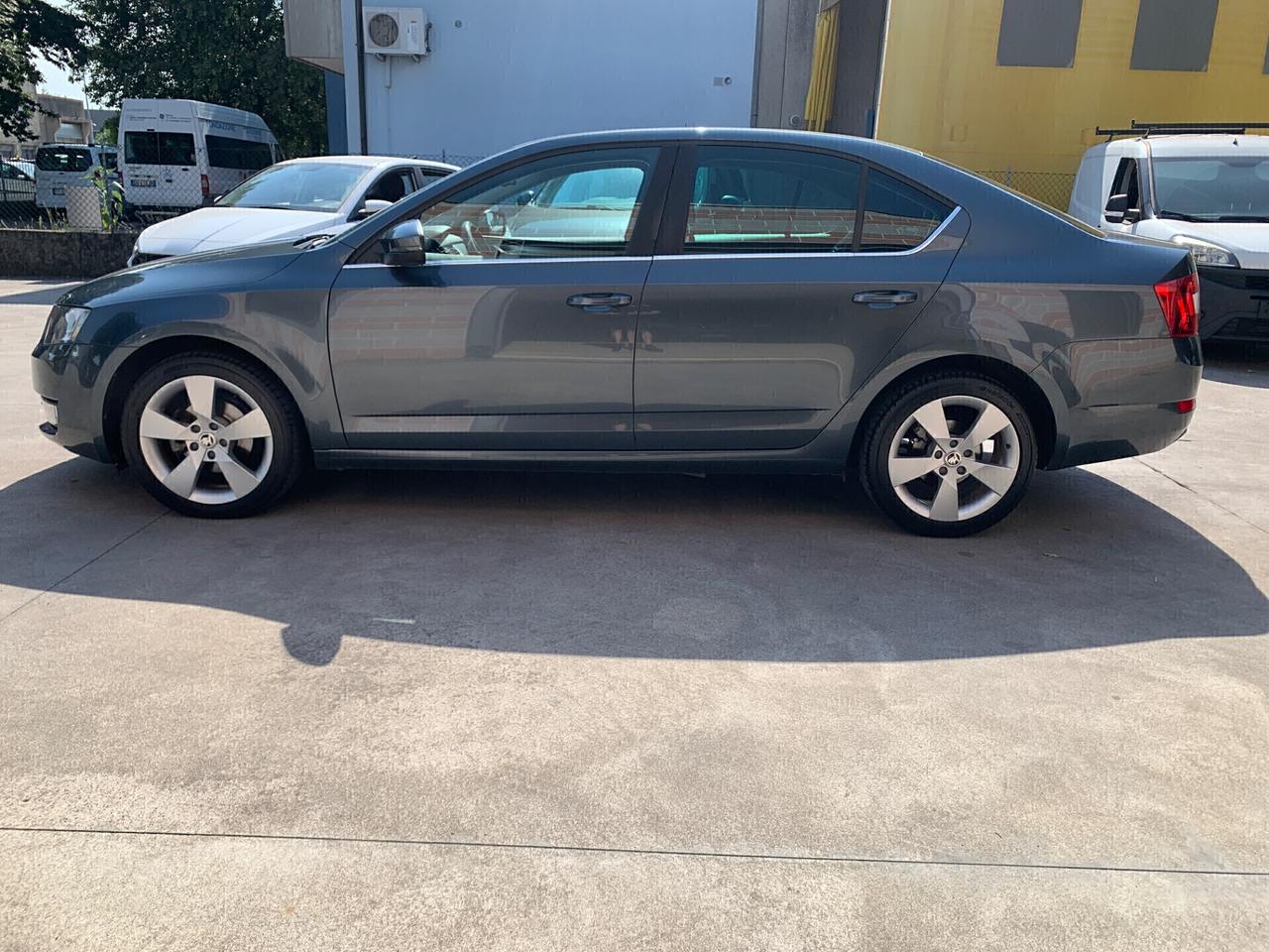 Skoda Octavia 1.6 TDI 105 CV DSG