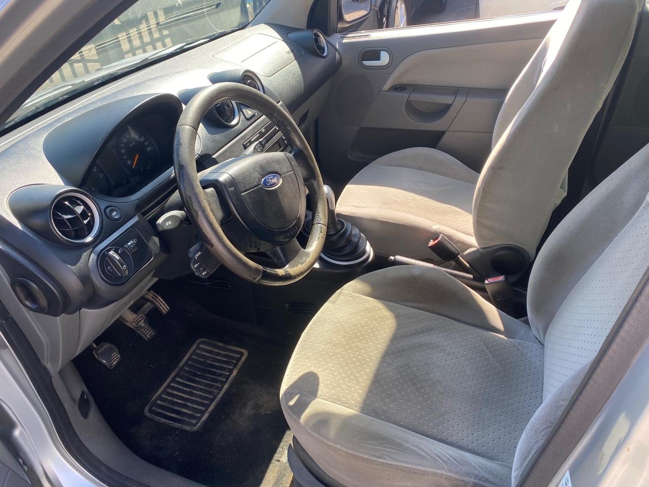 Ford Fiesta 1.2 16V 5p. Ambiente