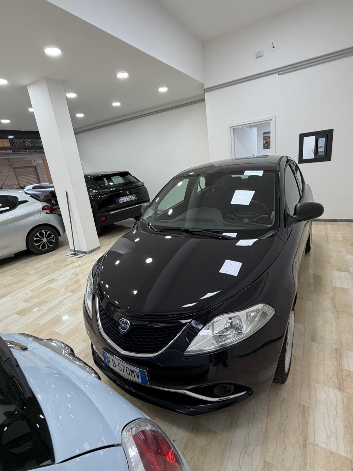 Lancia Ypsilon 1.2 69 CV 5 porte Silver