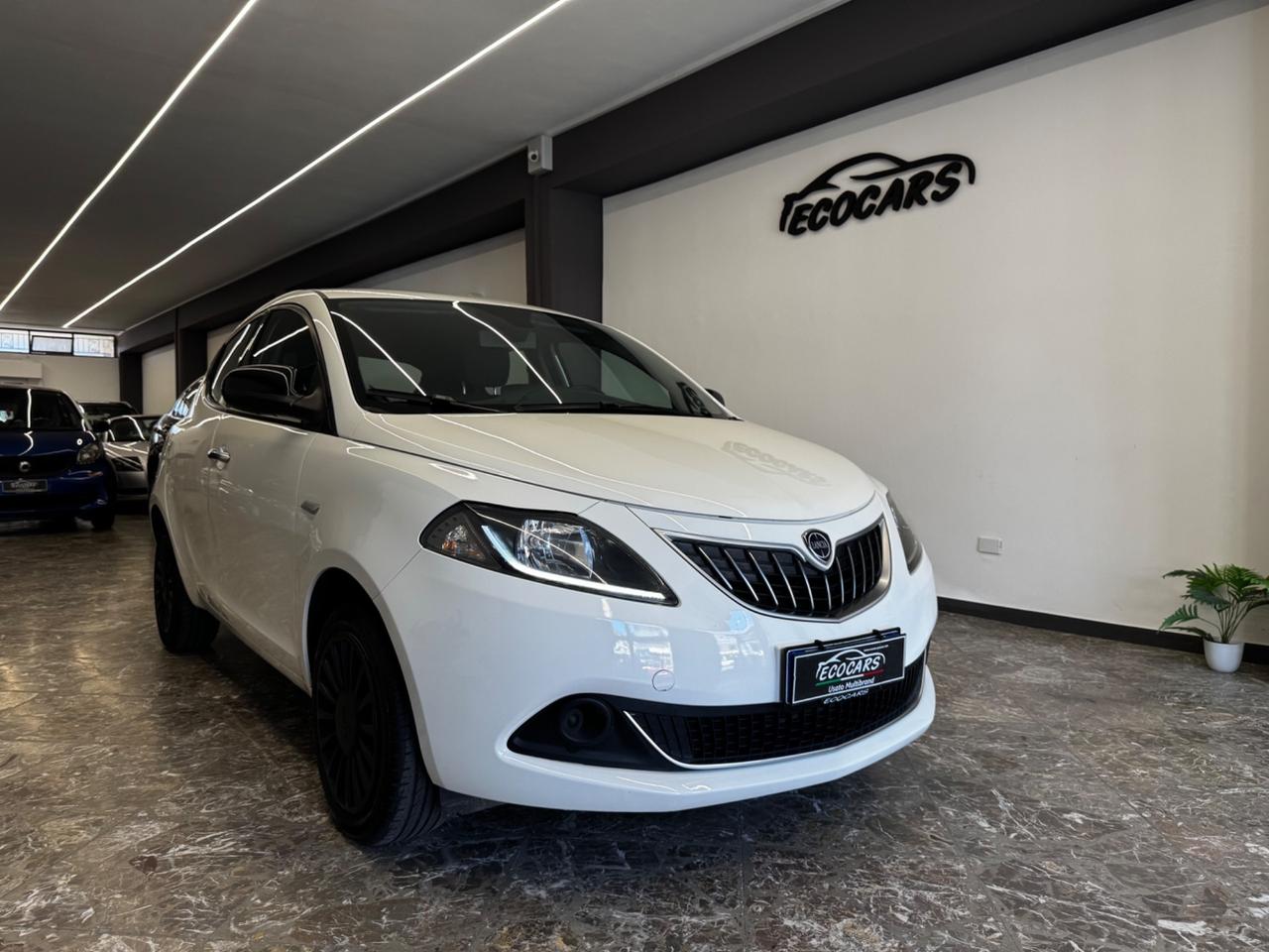 Lancia Ypsilon 1.0 FireFly 5 porte S&S Hybrid Ecochic Silver