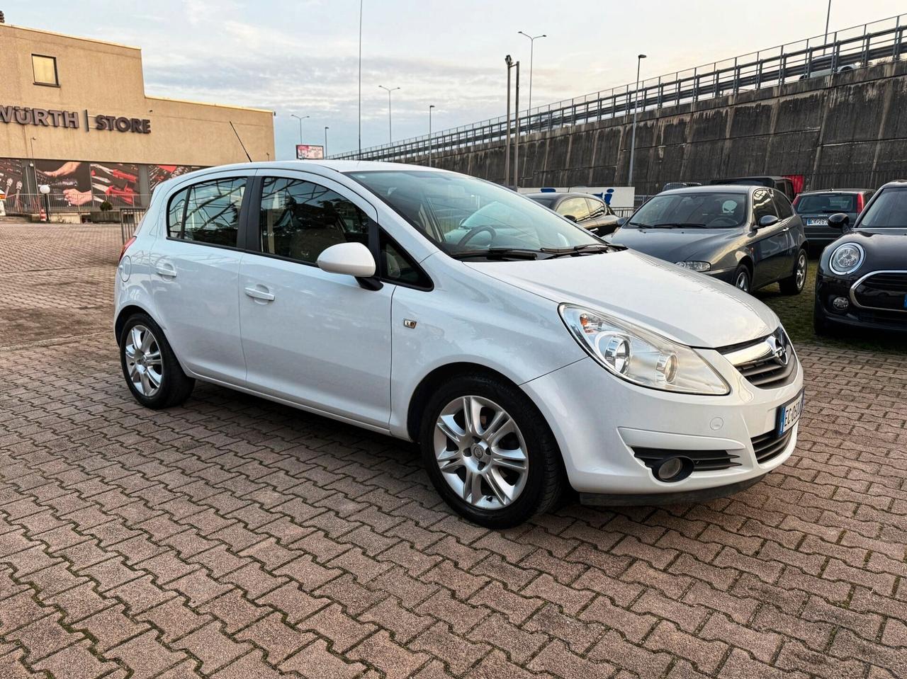 Opel Corsa 1.4 16V 5 porte OK NEOPATENTATI