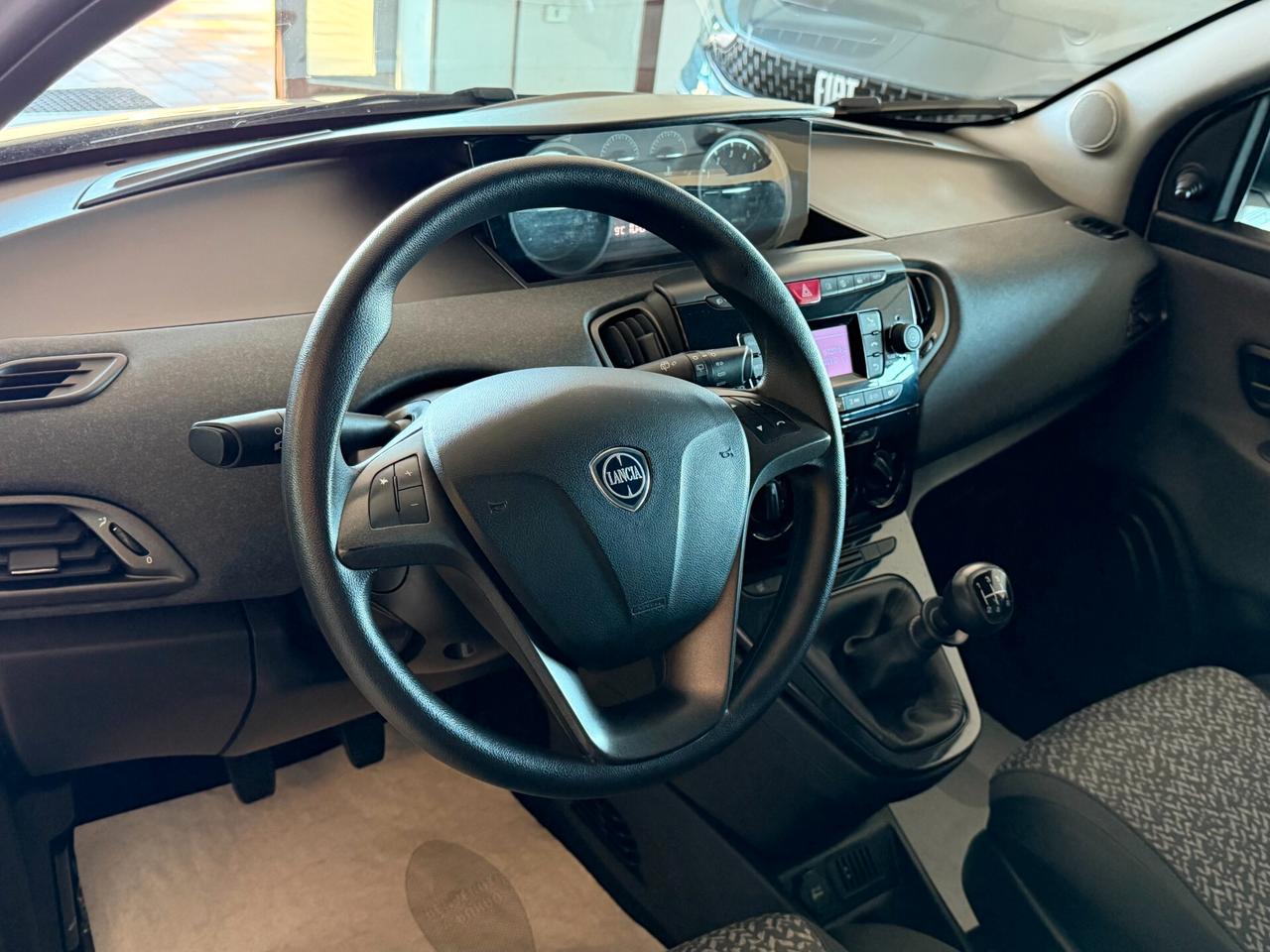 Lancia Ypsilon 1.2 69 cv. ELEFANTINO BLU