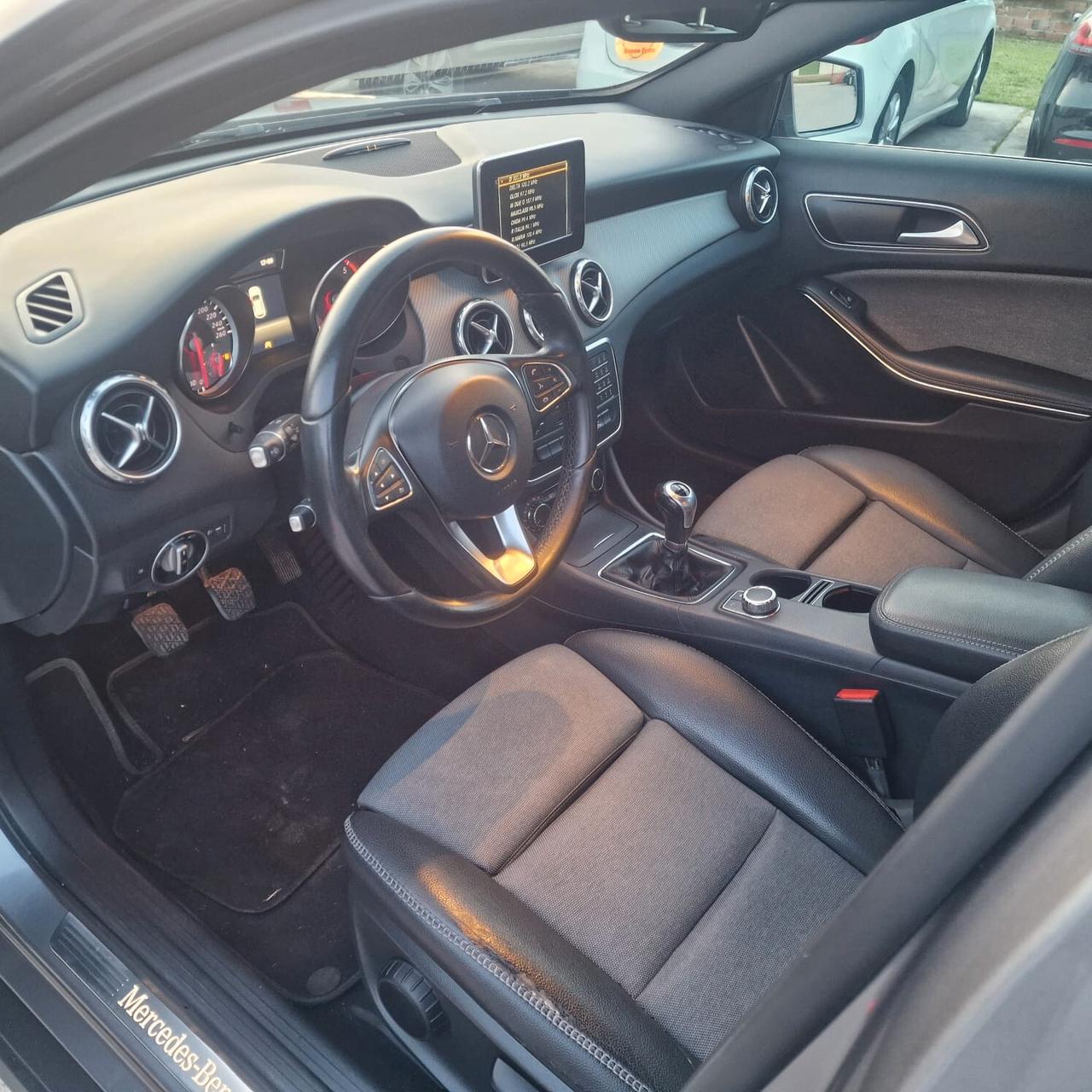 Mercedes-benz GLA 180 d Premium IMPECCABILE