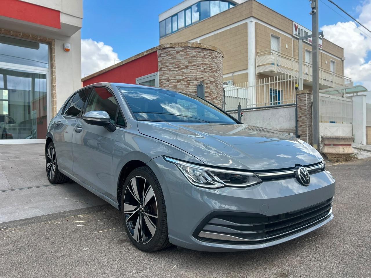 Volkswagen Golf VIII 2.0 TDI 150 CV DSG -2020 18"/LED