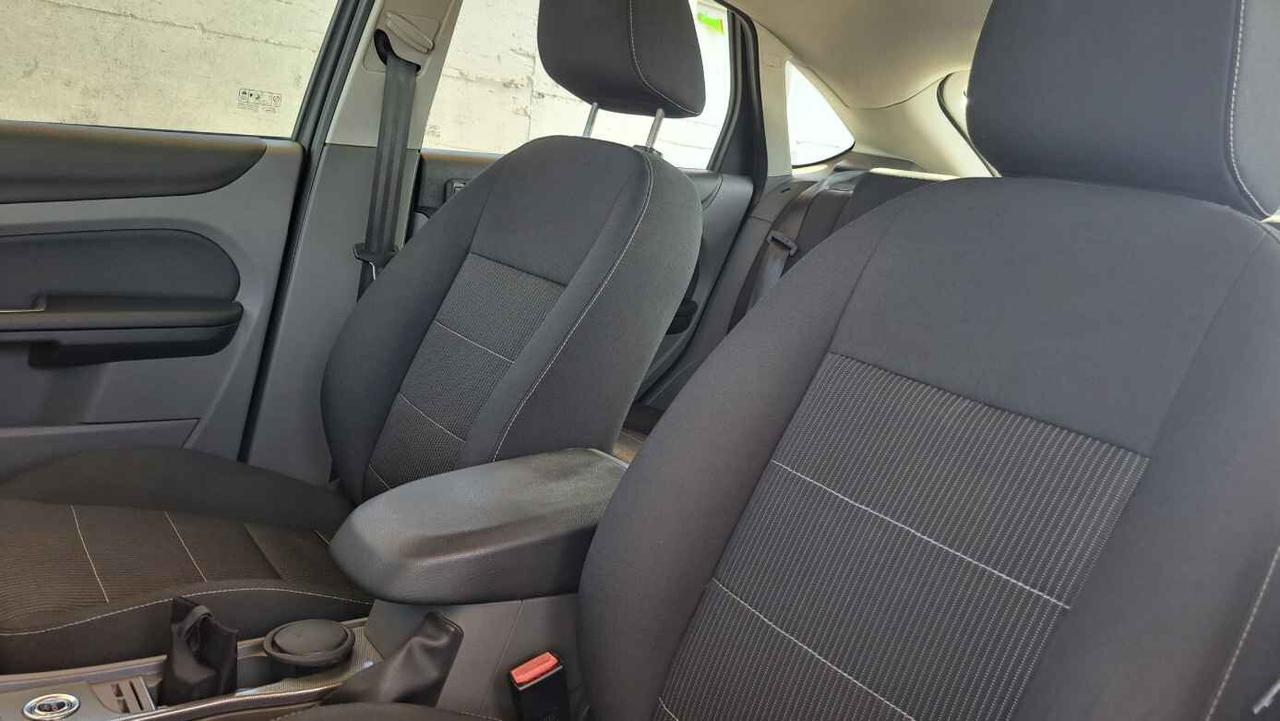 Ford Focus 1.6 (115CV) 5p. Bz.- GPL Titanium