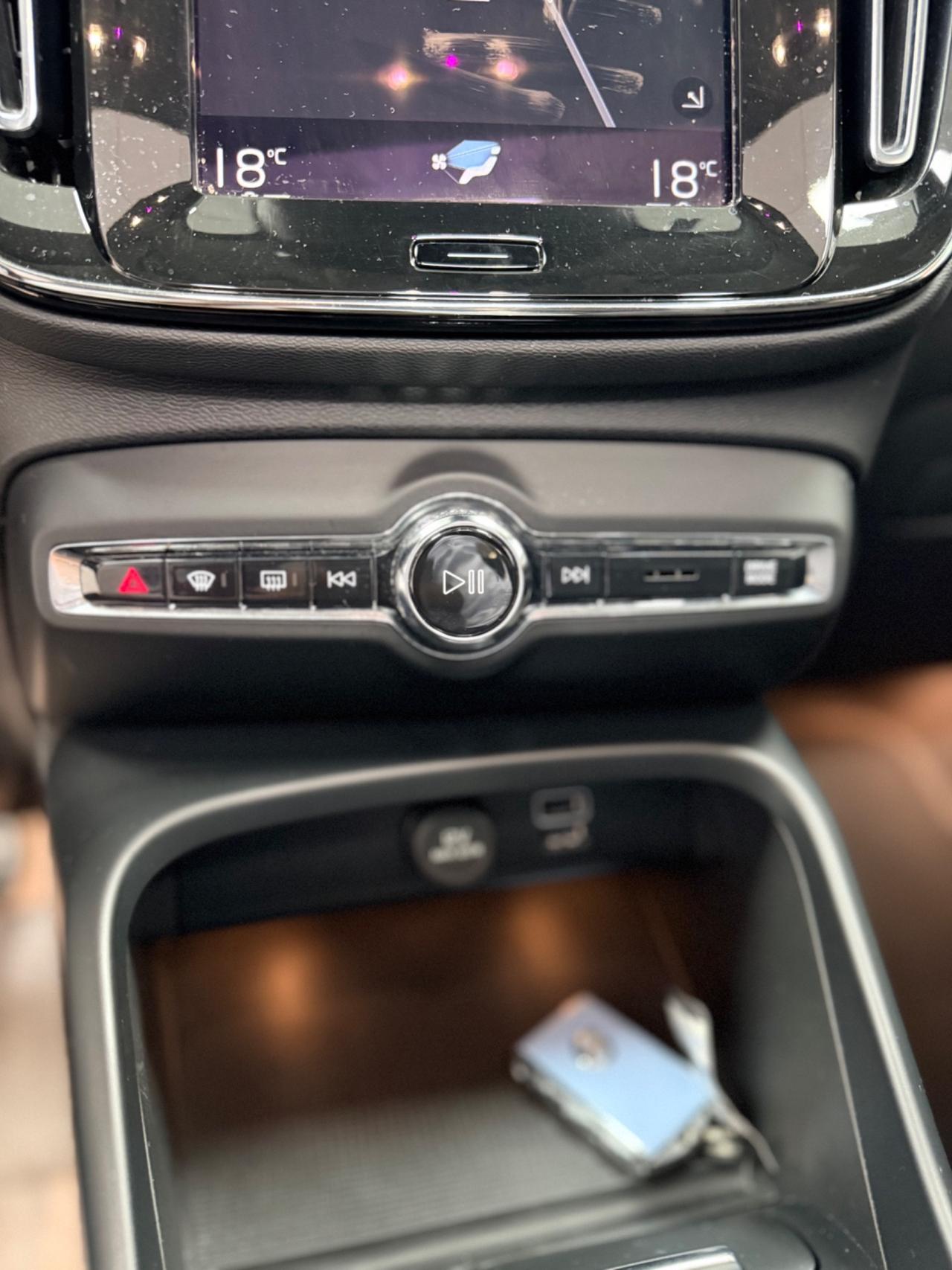 Volvo XC40 1.5 T2 aut 129cv Neopatentati Momentum 05/2022