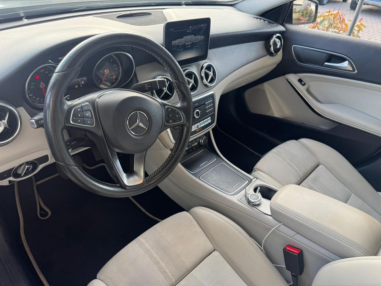 Mercedes-Benz GLA 200 Premium GLA 200 D TET #9904