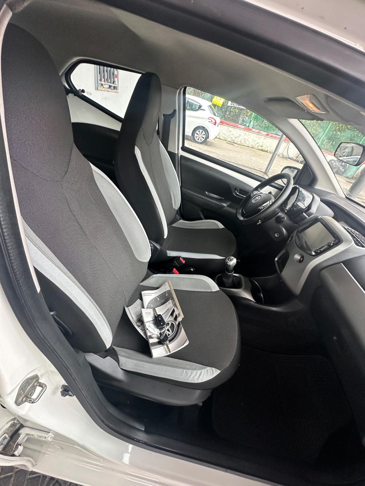 Toyota Aygo 1.0 VVT-i 69 CV 5 porte x-black TSS