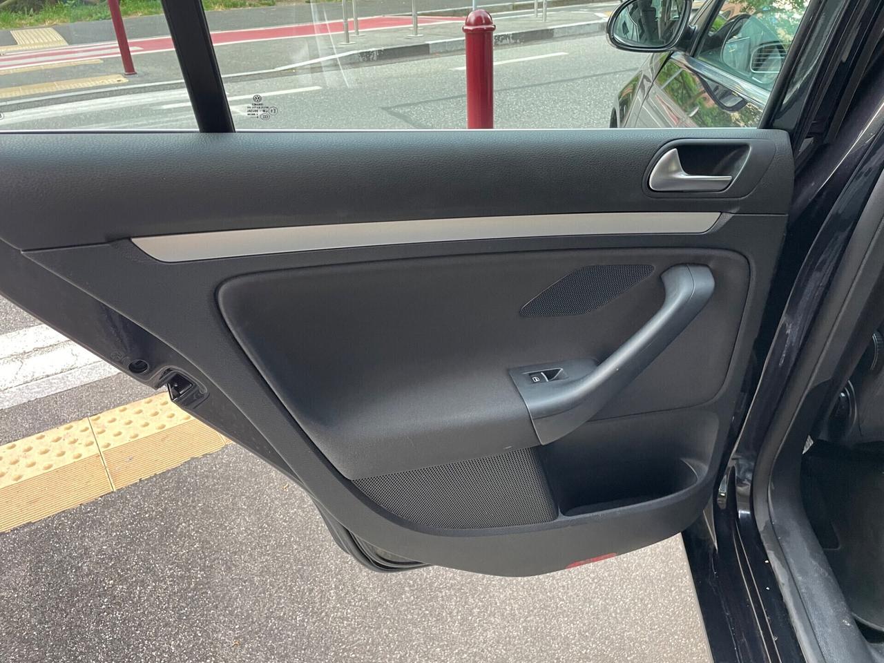 VW Golf Variant 2.0 TDI Highline/1PROP/GARANZIA