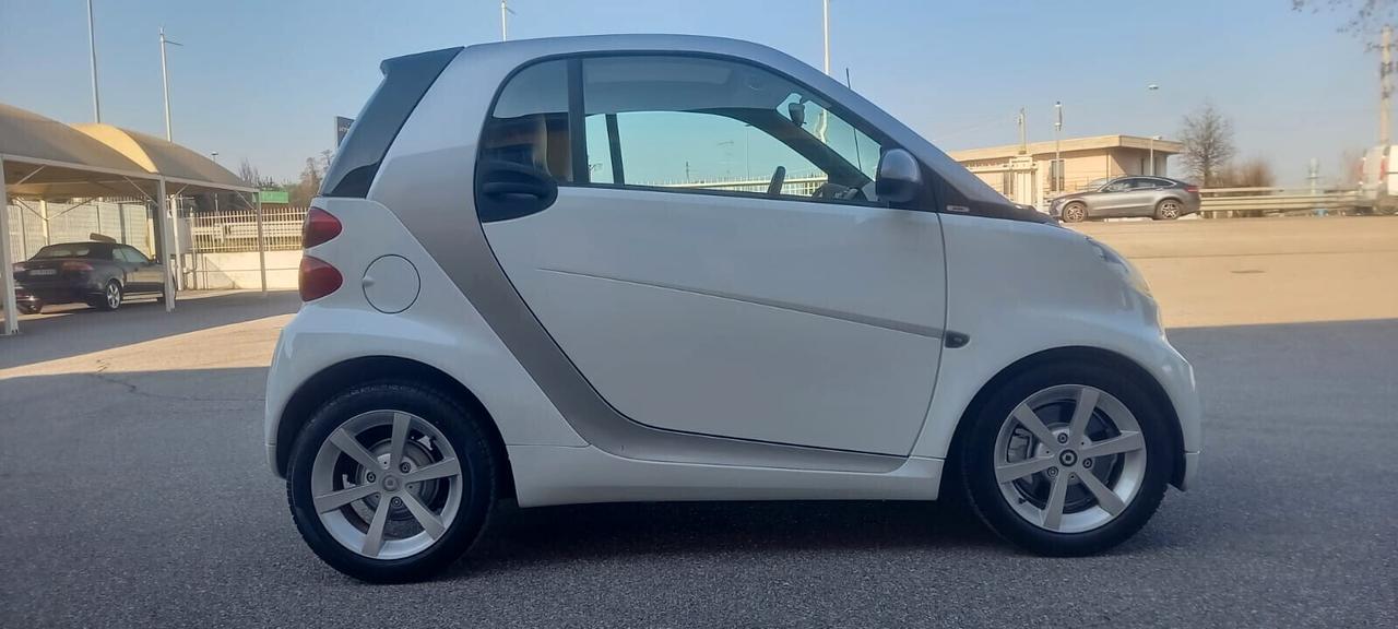 Smart ForTwo CC. 1.000 CV. 71 Benzina Euro 5 Automatica Utilizzabile anche per i Neopatentati.