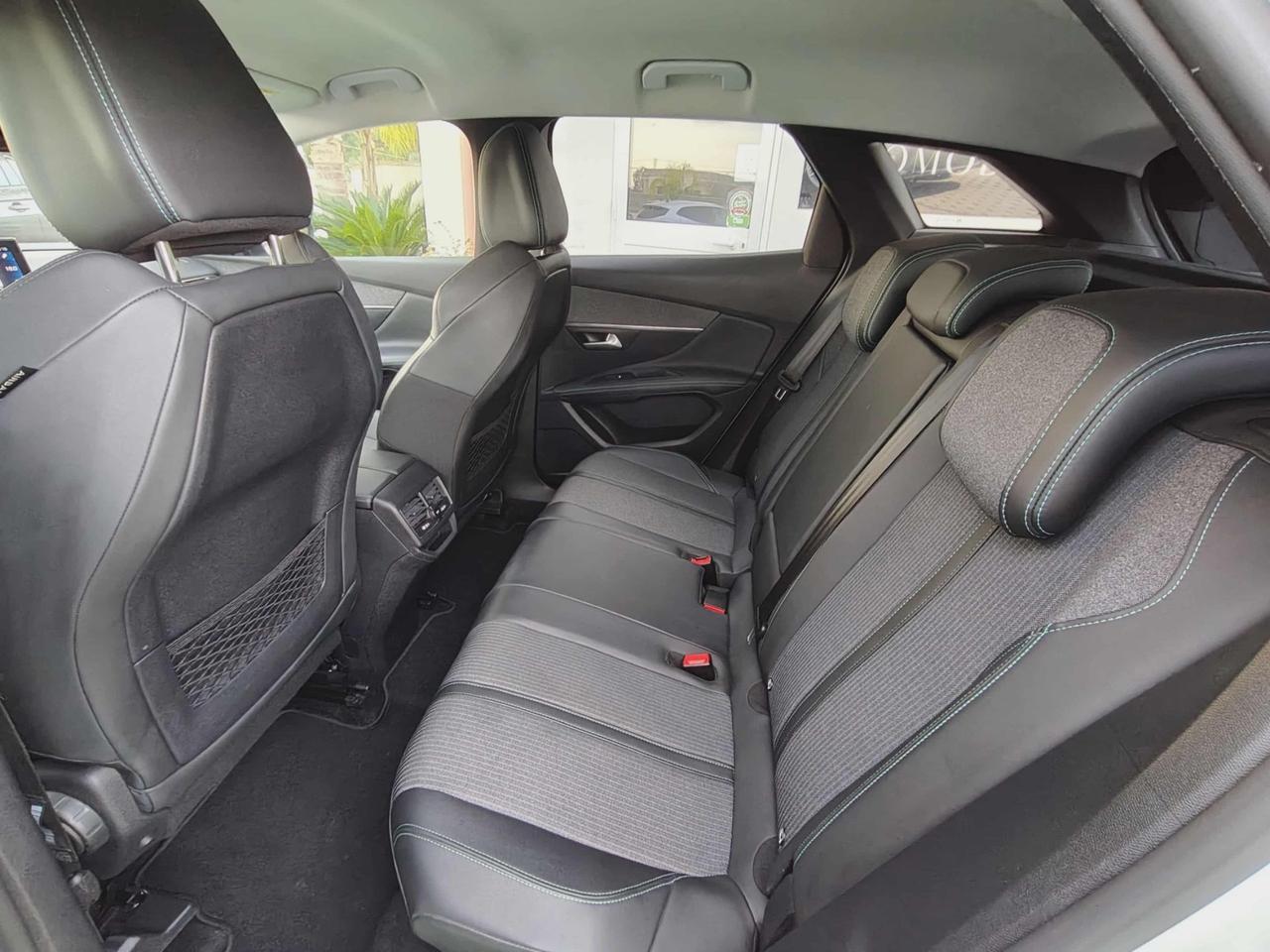 Peugeot 3008 BlueHDi 130 S&S EAT8 Allure Pack . 2021